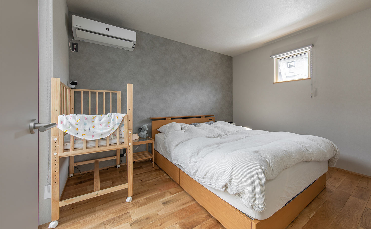 ルポハウス一級建築士事務所 【2000万円台／滋賀県／外観／吹き抜け】グレーの外観に木を合わせたオシャレで目をひく家の建築実例画像13