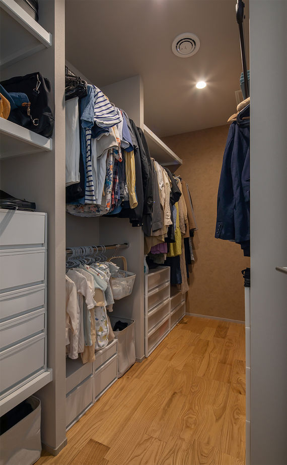 ルポハウス一級建築士事務所 【2000万円台／滋賀県／外観／吹き抜け】グレーの外観に木を合わせたオシャレで目をひく家の建築実例画像14