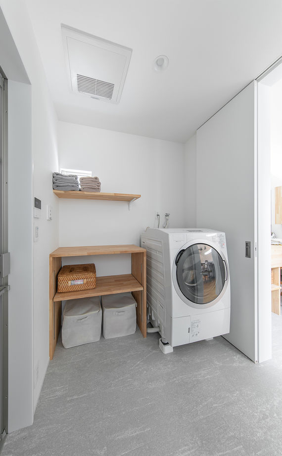 ルポハウス一級建築士事務所 【2000万円台／滋賀県／外観／吹き抜け】グレーの外観に木を合わせたオシャレで目をひく家の建築実例画像15