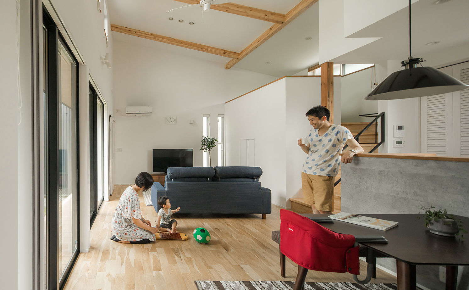 ルポハウス一級建築士事務所 【滋賀/コの字型の平屋/2000万円台/30坪台/間取り図】黒ガルバの外観。中庭を楽しむアイデア満載の平屋の家の建築実例画像5