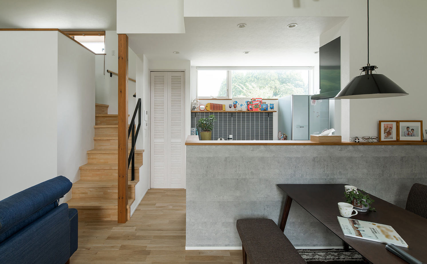 ルポハウス一級建築士事務所 【滋賀/コの字型の平屋/2000万円台/30坪台/間取り図】黒ガルバの外観。中庭を楽しむアイデア満載の平屋の家の建築実例画像6