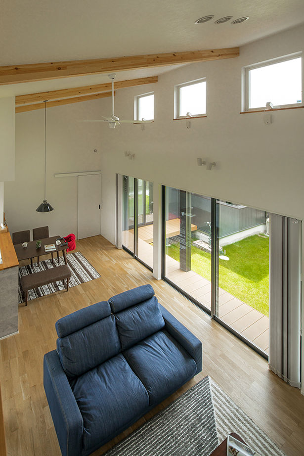 ルポハウス一級建築士事務所 【滋賀/コの字型の平屋/2000万円台/30坪台/間取り図】黒ガルバの外観。中庭を楽しむアイデア満載の平屋の家の建築実例画像8