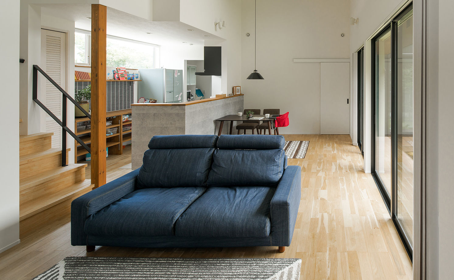 ルポハウス一級建築士事務所 【滋賀/コの字型の平屋/2000万円台/30坪台/間取り図】黒ガルバの外観。中庭を楽しむアイデア満載の平屋の家の建築実例画像9