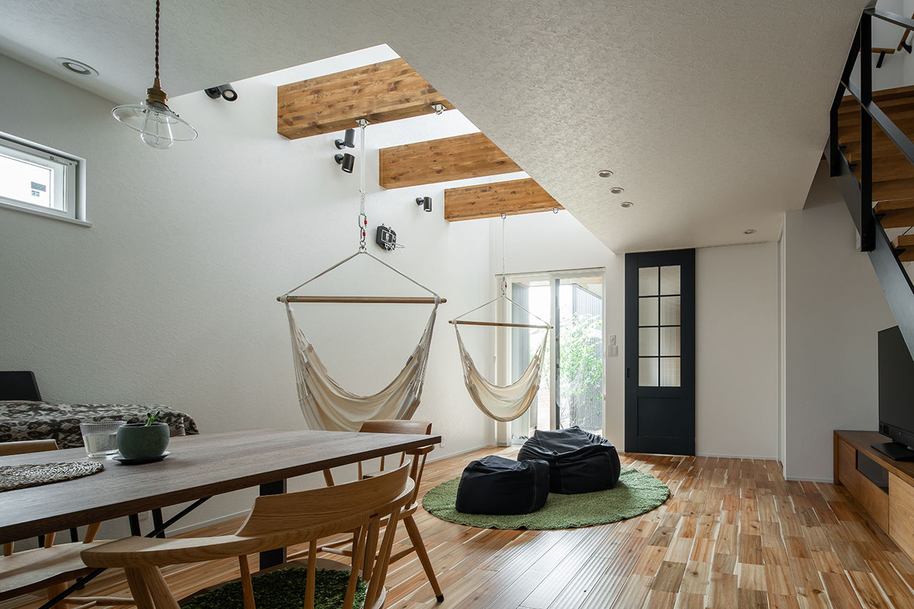 ルポハウス一級建築士事務所 【2000万円台/滋賀/子育て】奥に長い土地を活かし切る設計術。３人の子どもたちが育つ永く暮らす家の建築実例画像2