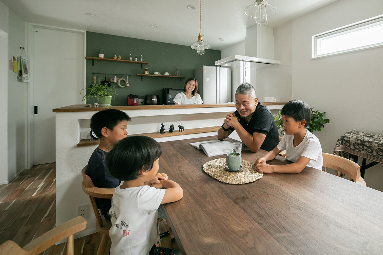 ルポハウス一級建築士事務所 【2000万円台/滋賀/子育て】奥に長い土地を活かし切る設計術。３人の子どもたちが育つ永く暮らす家の建築実例画像3