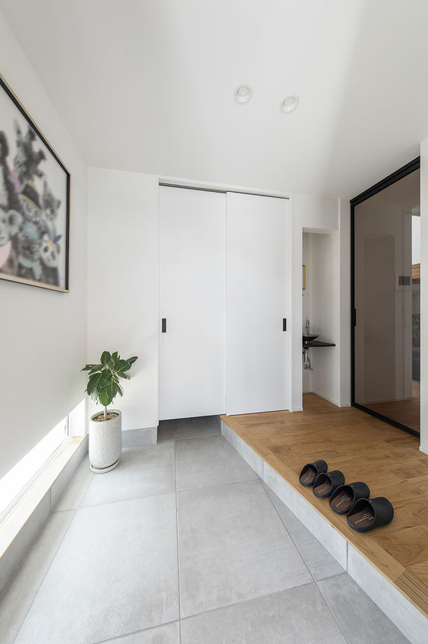 ルポハウス一級建築士事務所 【3000万円台/滋賀/吹抜け】クリの無垢床リビングで暮らす対称的な家。伸びやかなダウンフロアも快適の建築実例画像6