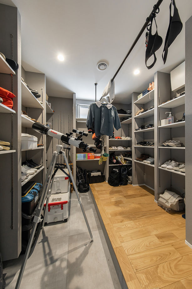 ルポハウス一級建築士事務所 【3000万円台/滋賀/吹抜け】クリの無垢床リビングで暮らす対称的な家。伸びやかなダウンフロアも快適の建築実例画像7