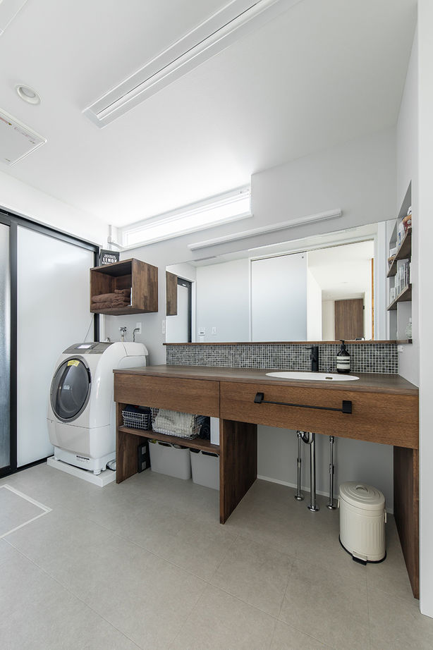 ルポハウス一級建築士事務所 【3000万円台/滋賀/吹抜け】クリの無垢床リビングで暮らす対称的な家。伸びやかなダウンフロアも快適の建築実例画像8