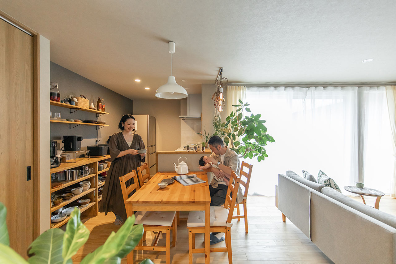 ルポハウス一級建築士事務所 【2000万円台/滋賀/ガルバ】趣味に囲まれたコの字型の家。美しいナチュラルガーデンも実現の建築実例画像4