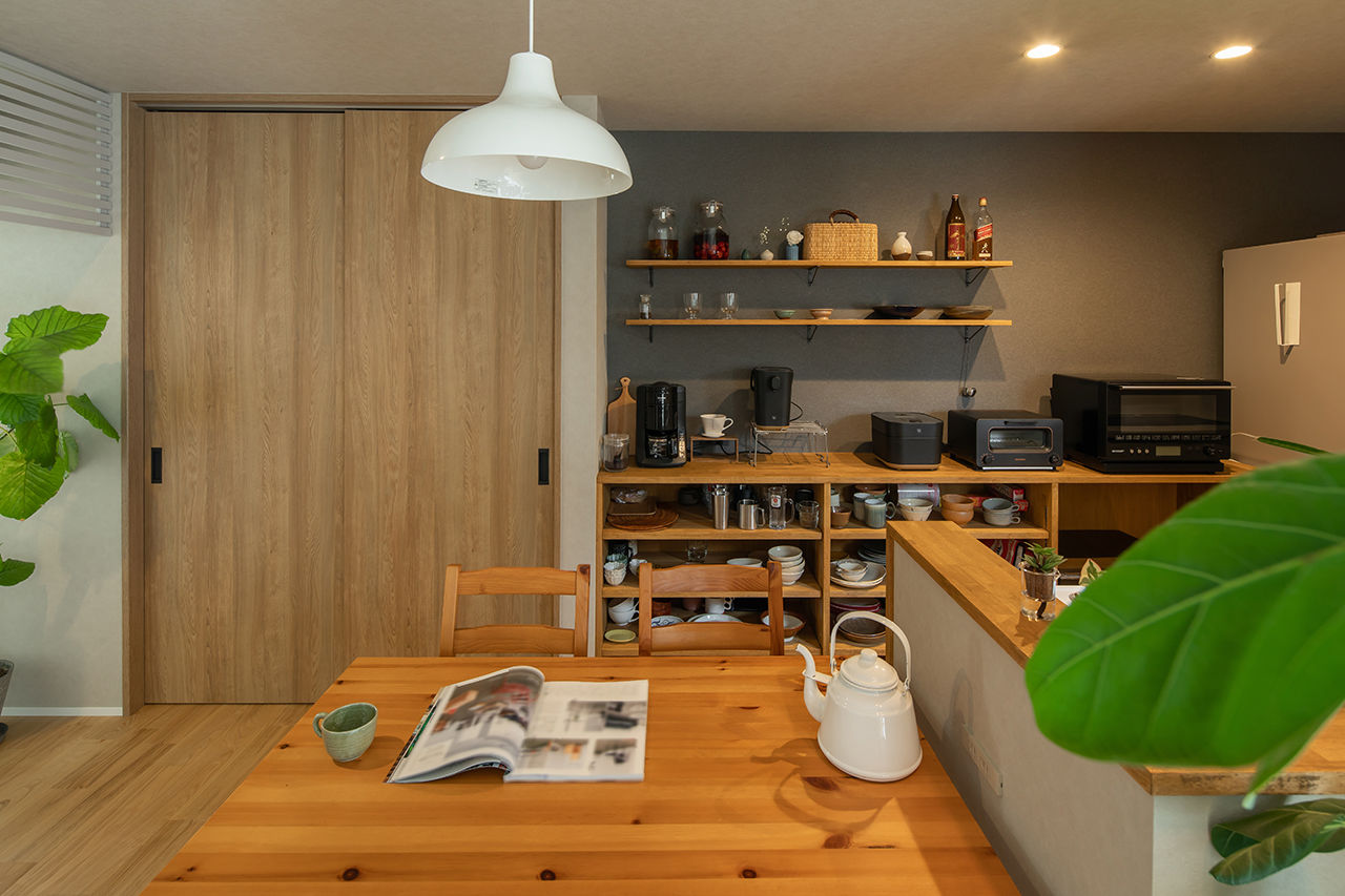 ルポハウス一級建築士事務所 【2000万円台/滋賀/ガルバ】趣味に囲まれたコの字型の家。美しいナチュラルガーデンも実現の建築実例画像5