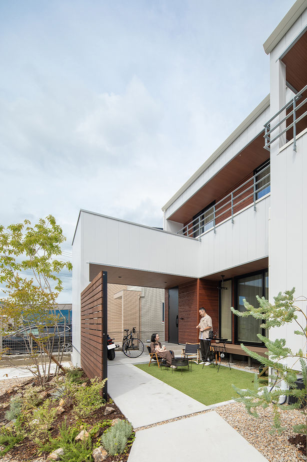 ルポハウス一級建築士事務所 【2000万円台/滋賀/ガルバ】趣味に囲まれたコの字型の家。美しいナチュラルガーデンも実現の建築実例画像10