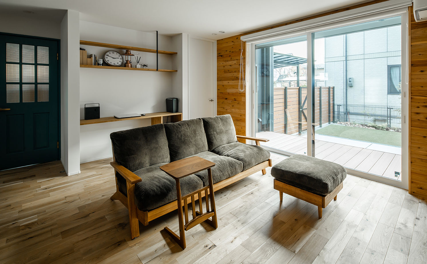 ルポハウス一級建築士事務所 【滋賀/木の家/ガルバリウム】ヒノキ香るアトリエのある住まい。遊び場の庭と一体感のある伸びやかな間取りの建築実例画像4