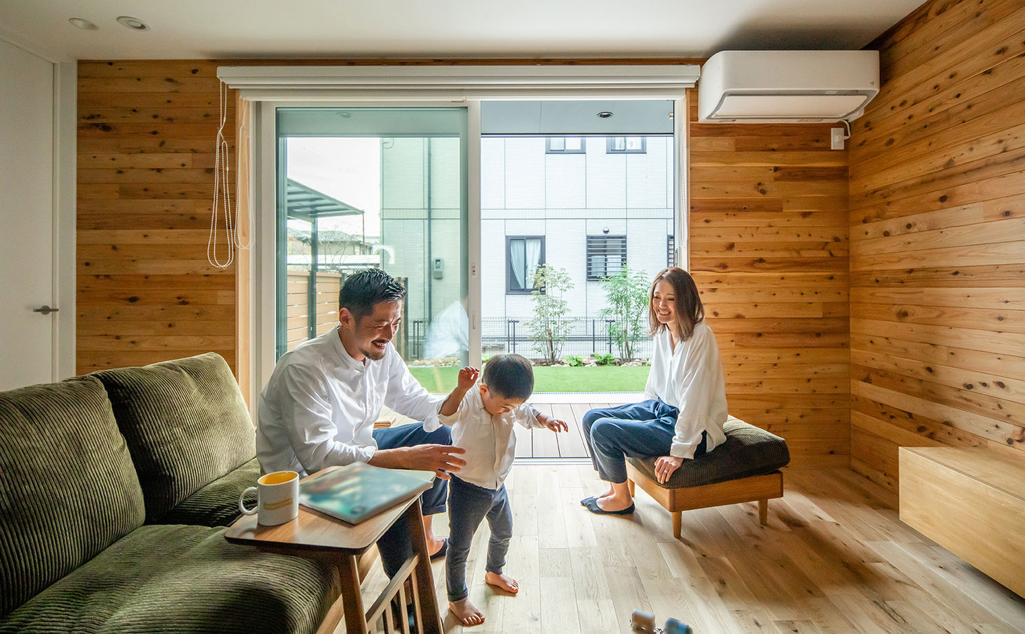 ルポハウス一級建築士事務所 【滋賀/木の家/ガルバリウム】ヒノキ香るアトリエのある住まい。遊び場の庭と一体感のある伸びやかな間取りの建築実例画像5