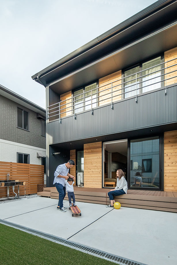 ルポハウス一級建築士事務所 【滋賀/木の家/ガルバリウム】ヒノキ香るアトリエのある住まい。遊び場の庭と一体感のある伸びやかな間取りの建築実例画像6