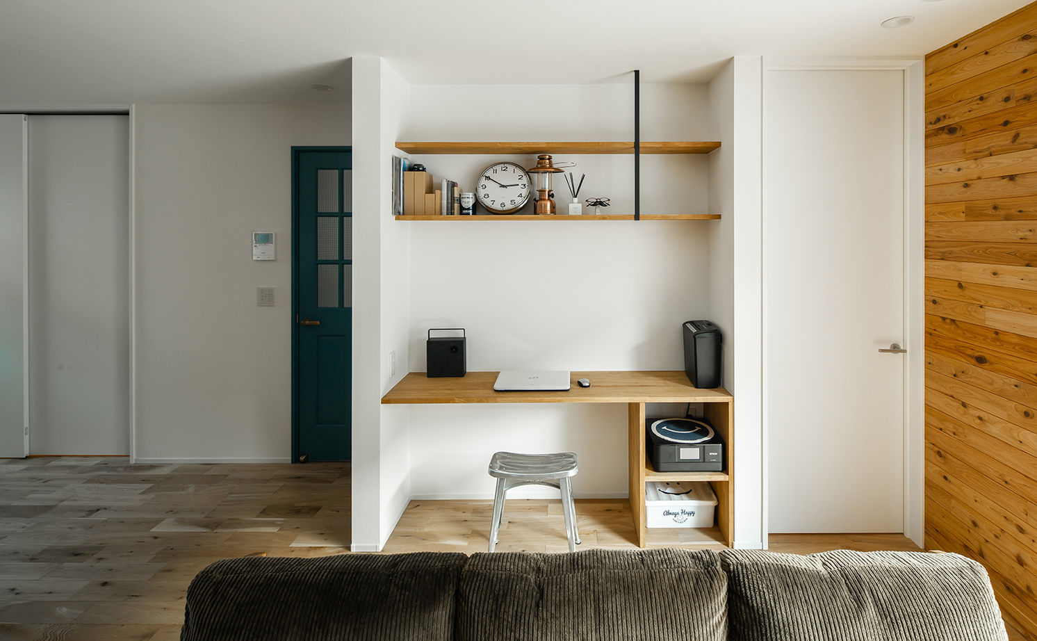 ルポハウス一級建築士事務所 【滋賀/木の家/ガルバリウム】ヒノキ香るアトリエのある住まい。遊び場の庭と一体感のある伸びやかな間取りの建築実例画像9