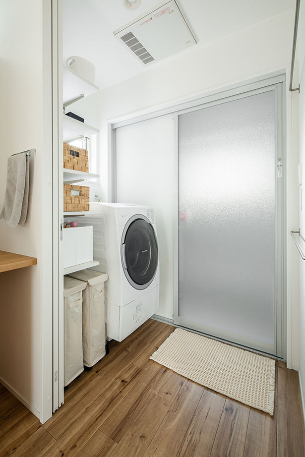 ルポハウス一級建築士事務所 【滋賀/木の家/ガルバリウム】ヒノキ香るアトリエのある住まい。遊び場の庭と一体感のある伸びやかな間取りの建築実例画像12