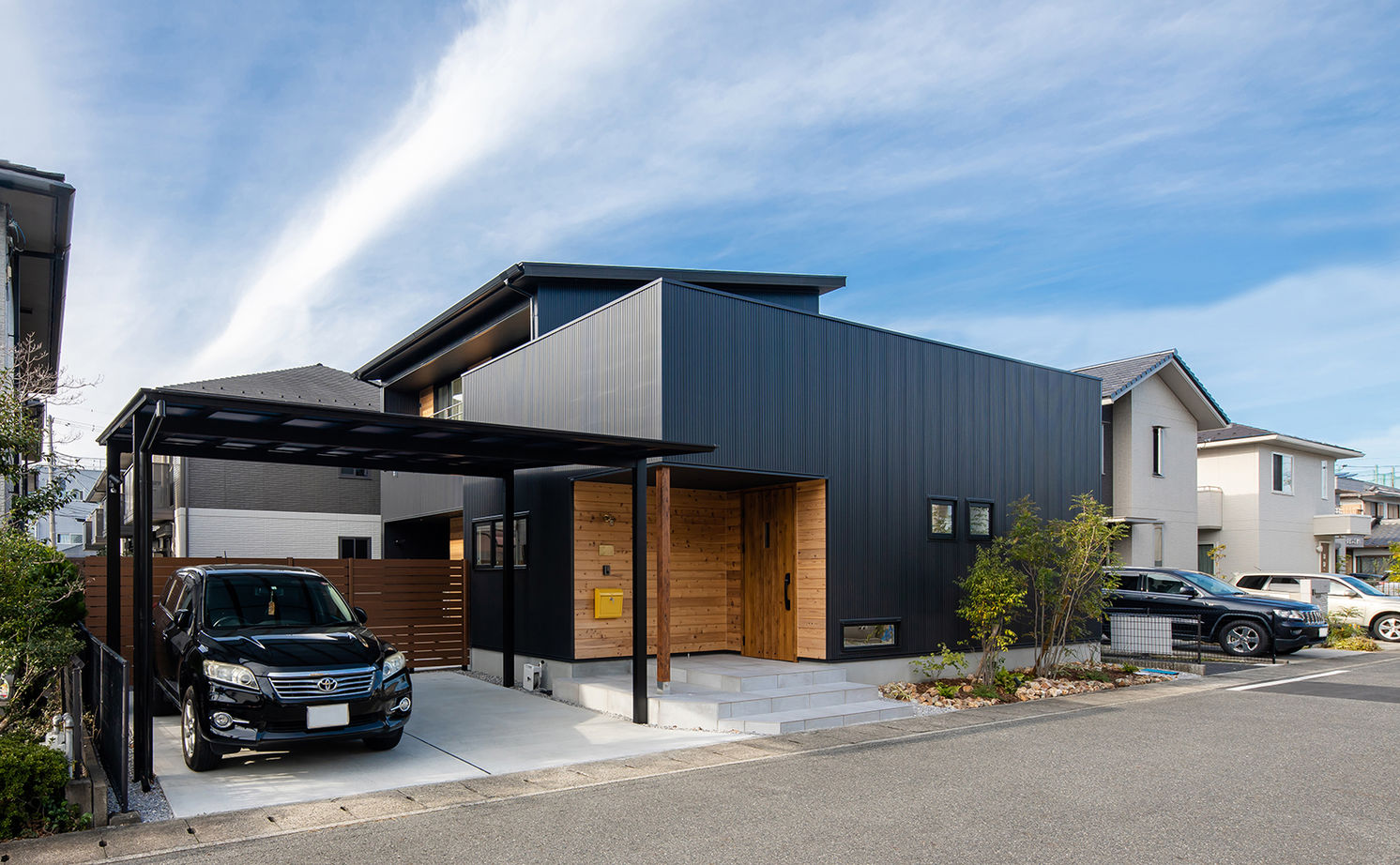 ルポハウス一級建築士事務所 【滋賀/木の家/ガルバリウム】ヒノキ香るアトリエのある住まい。遊び場の庭と一体感のある伸びやかな間取りの建築実例画像13