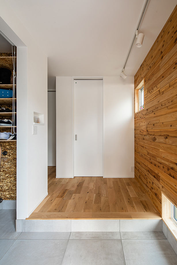 ルポハウス一級建築士事務所 【滋賀/木の家/ガルバリウム】ヒノキ香るアトリエのある住まい。遊び場の庭と一体感のある伸びやかな間取りの建築実例画像15