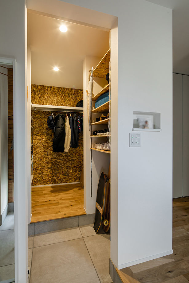 ルポハウス一級建築士事務所 【滋賀/木の家/ガルバリウム】ヒノキ香るアトリエのある住まい。遊び場の庭と一体感のある伸びやかな間取りの建築実例画像16