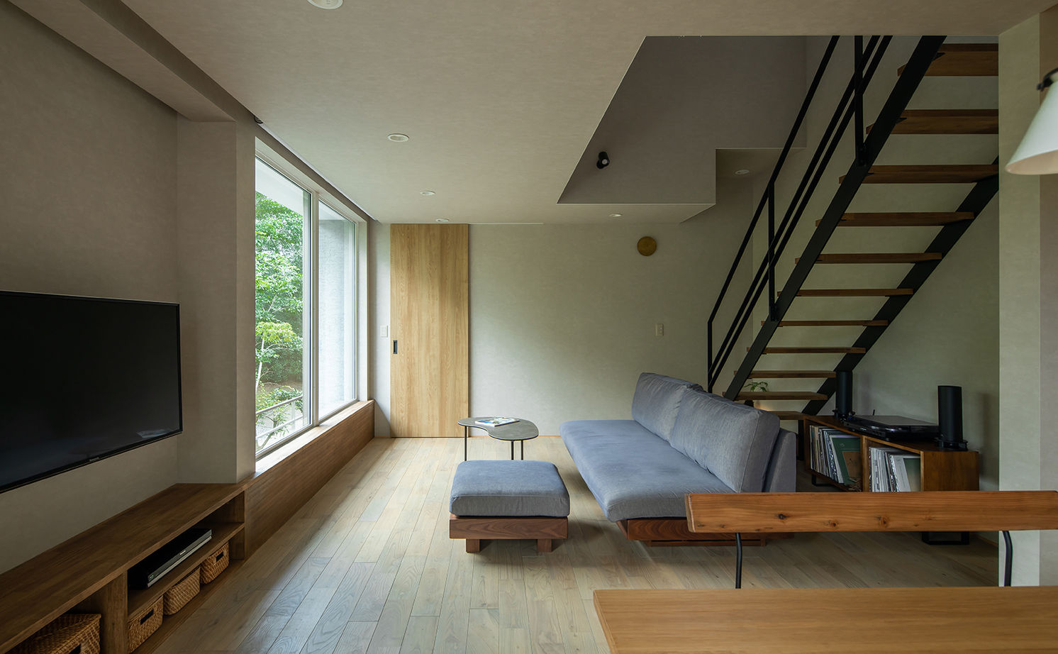 ルポハウス一級建築士事務所 【2000万円台/滋賀/30坪台】新緑を映す家。森の中の美術館で過ごすような至福の時間をカタチにの建築実例画像4