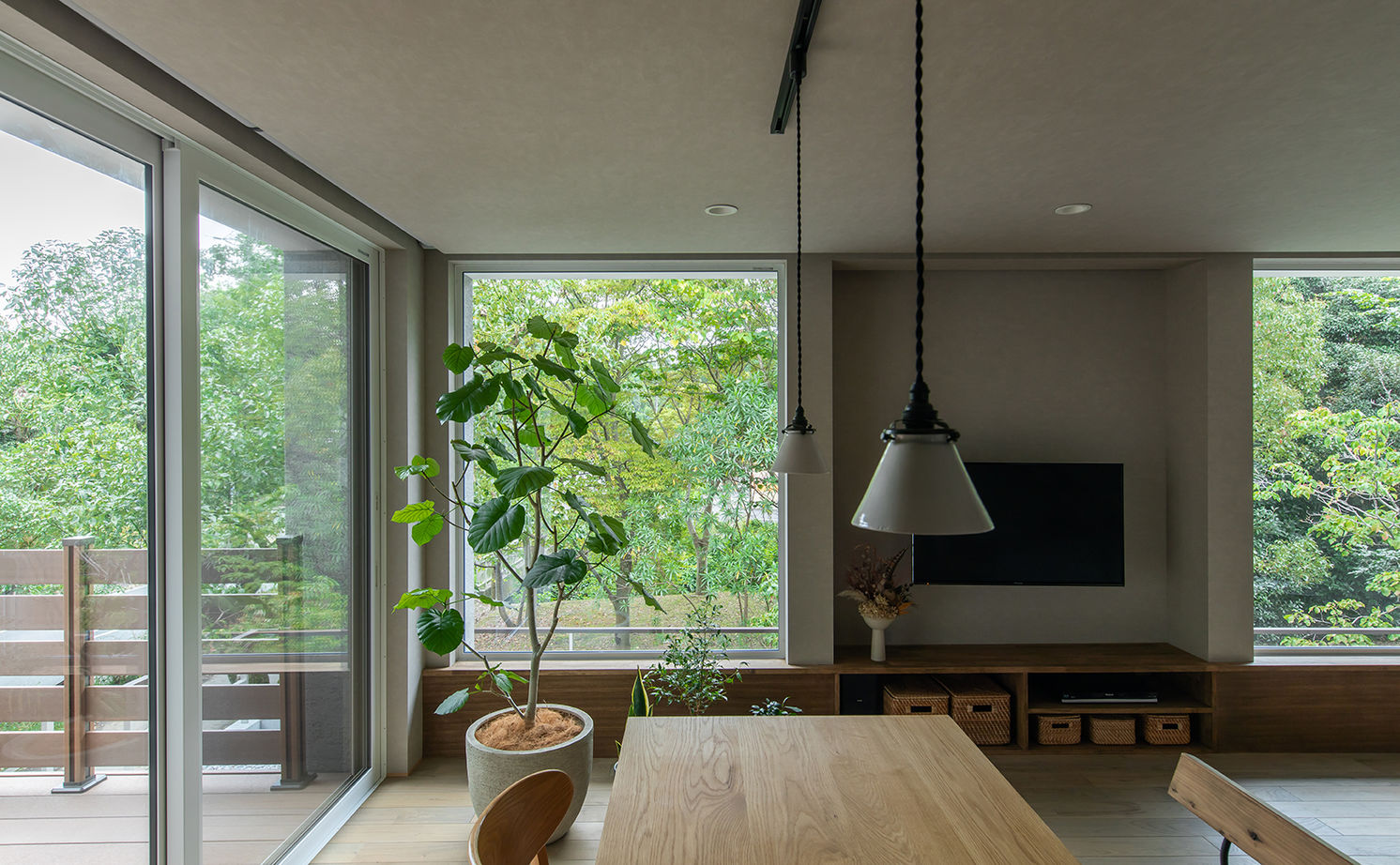 ルポハウス一級建築士事務所 【2000万円台/滋賀/30坪台】新緑を映す家。森の中の美術館で過ごすような至福の時間をカタチにの建築実例画像6