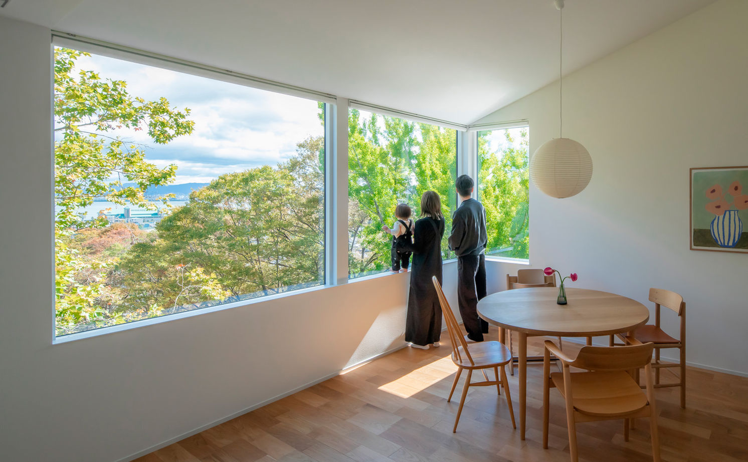 ルポハウス一級建築士事務所 【2000万円台／滋賀／2階リビング／子育て】大きな窓から季節を近くに感じられる、琵琶湖を望む家の建築実例画像4