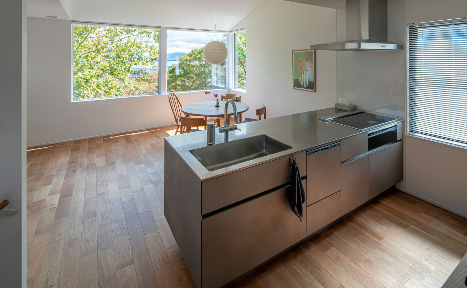 ルポハウス一級建築士事務所 【2000万円台／滋賀／2階リビング／子育て】大きな窓から季節を近くに感じられる、琵琶湖を望む家の建築実例画像7