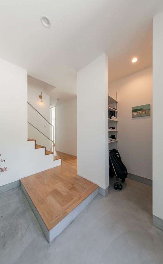 ルポハウス一級建築士事務所 【2000万円台／滋賀／2階リビング／子育て】大きな窓から季節を近くに感じられる、琵琶湖を望む家の建築実例画像9