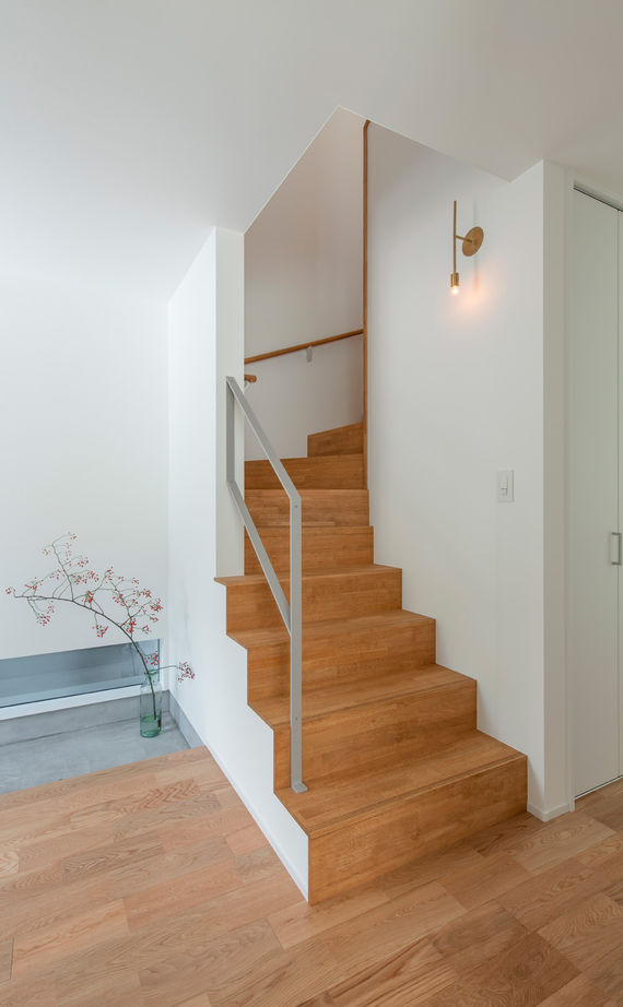 ルポハウス一級建築士事務所 【2000万円台／滋賀／2階リビング／子育て】大きな窓から季節を近くに感じられる、琵琶湖を望む家の建築実例画像10