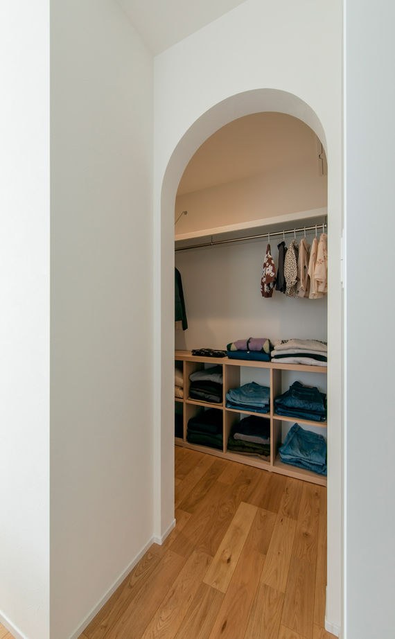 ルポハウス一級建築士事務所 【2000万円台／滋賀／2階リビング／子育て】大きな窓から季節を近くに感じられる、琵琶湖を望む家の建築実例画像13