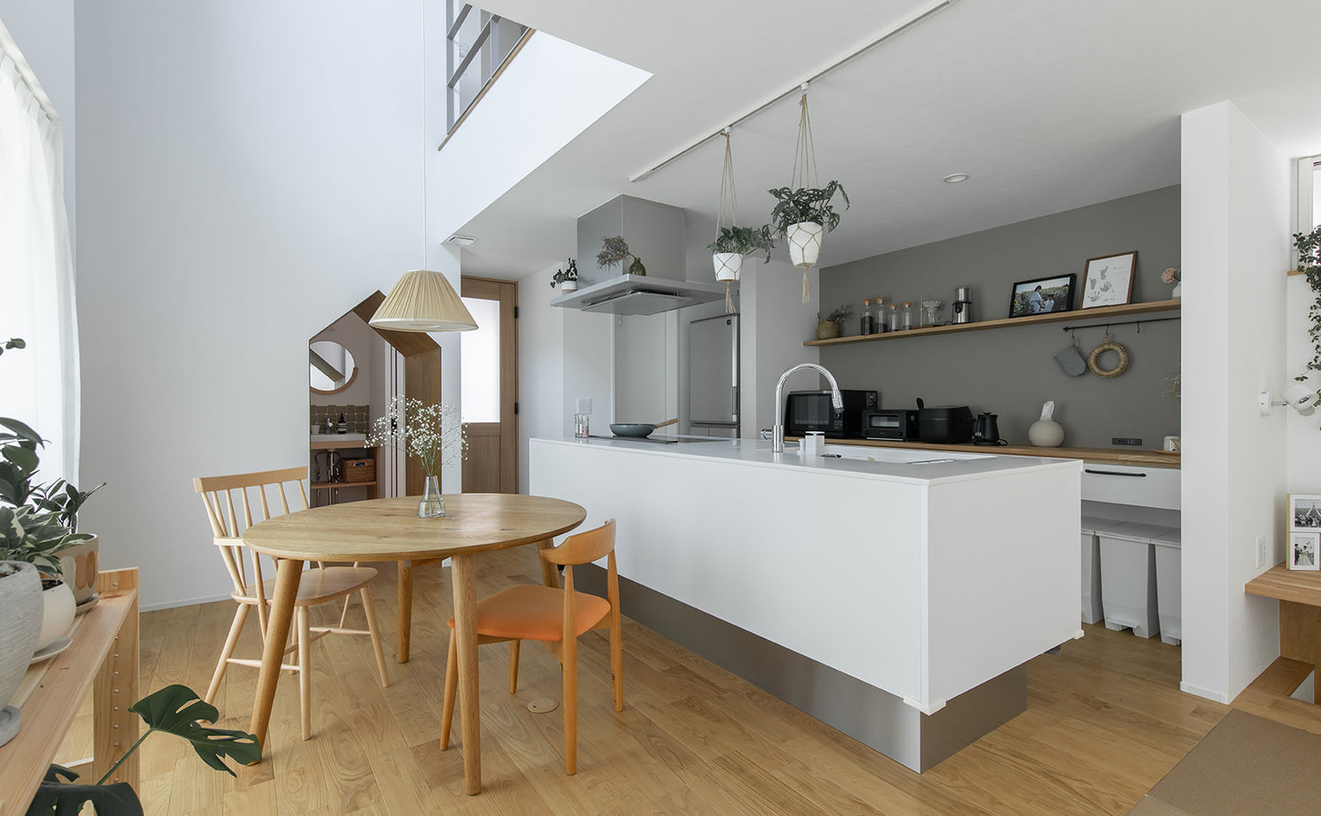 ルポハウス一級建築士事務所 【2000万円台/滋賀/子育て/和風モダン】仕事も家事も、お家時間も。こだわり詰まった、とんがり屋根の家の建築実例画像3