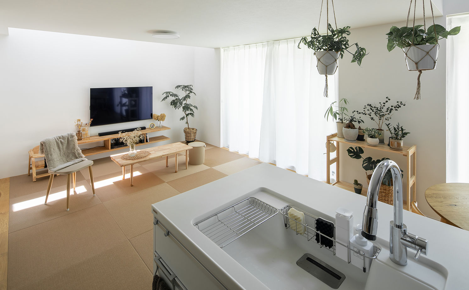 ルポハウス一級建築士事務所 【2000万円台/滋賀/子育て/和風モダン】仕事も家事も、お家時間も。こだわり詰まった、とんがり屋根の家の建築実例画像6