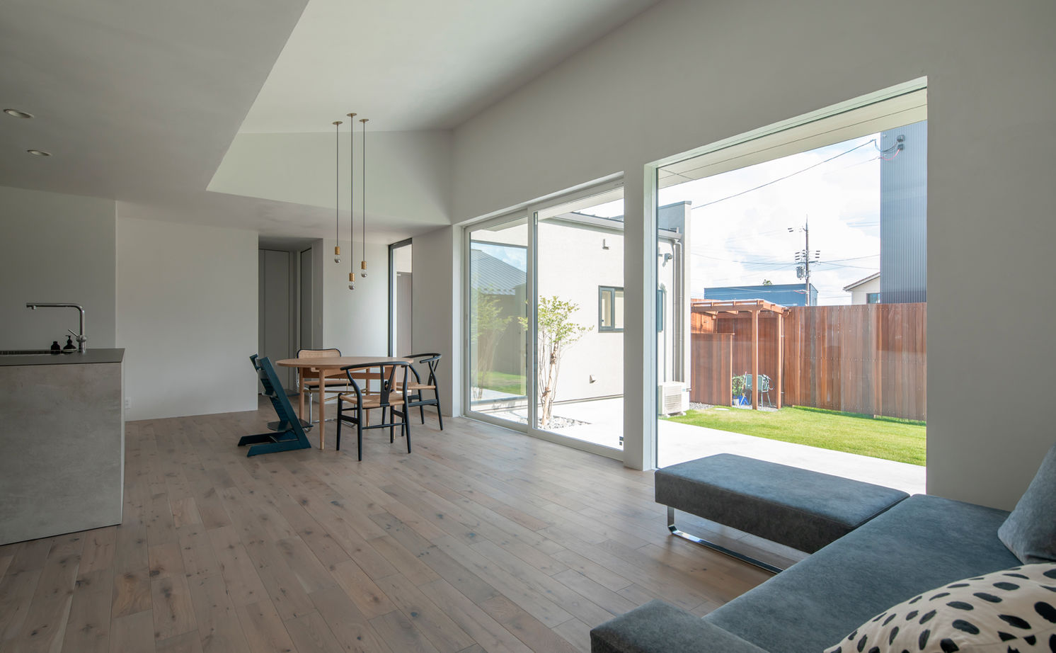 ルポハウス一級建築士事務所 【2000万円台／滋賀／平屋／中庭】本物の素材にこだわった、デザインと機能面が両立した平屋の建築実例画像4