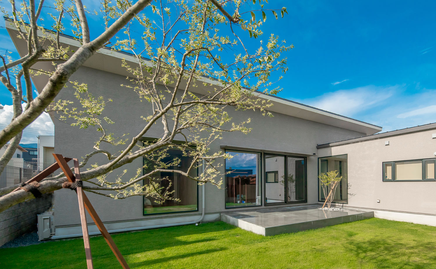 ルポハウス一級建築士事務所 【2000万円台／滋賀／平屋／中庭】本物の素材にこだわった、デザインと機能面が両立した平屋の建築実例画像20