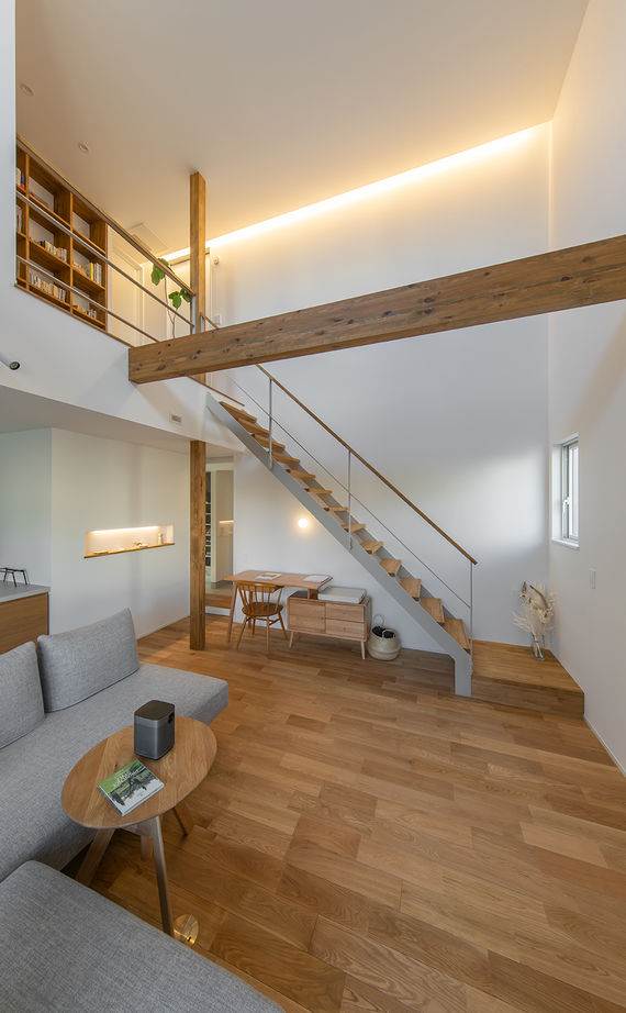 ルポハウス一級建築士事務所 【滋賀/2000万円台/吹抜け】おしゃれなインテリアが光るジャパンディスタイルの家。使い勝手の良い畳書斎もの建築実例画像2