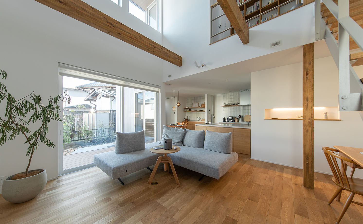 ルポハウス一級建築士事務所 【滋賀/2000万円台/吹抜け】おしゃれなインテリアが光るジャパンディスタイルの家。使い勝手の良い畳書斎もの建築実例画像3