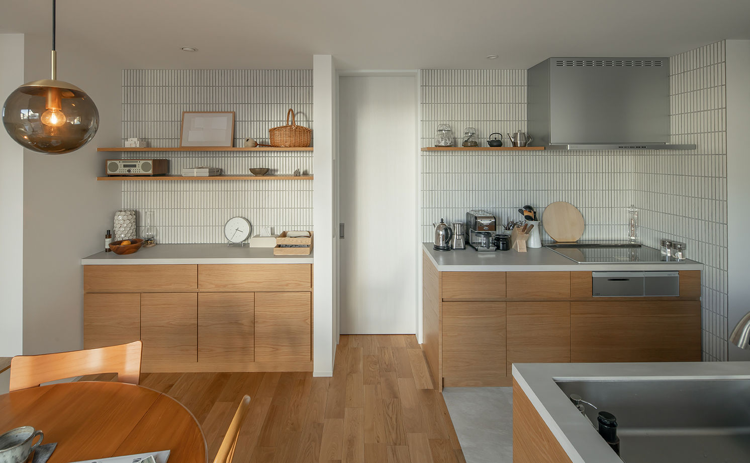 ルポハウス一級建築士事務所 【滋賀/2000万円台/吹抜け】おしゃれなインテリアが光るジャパンディスタイルの家。使い勝手の良い畳書斎もの建築実例画像6