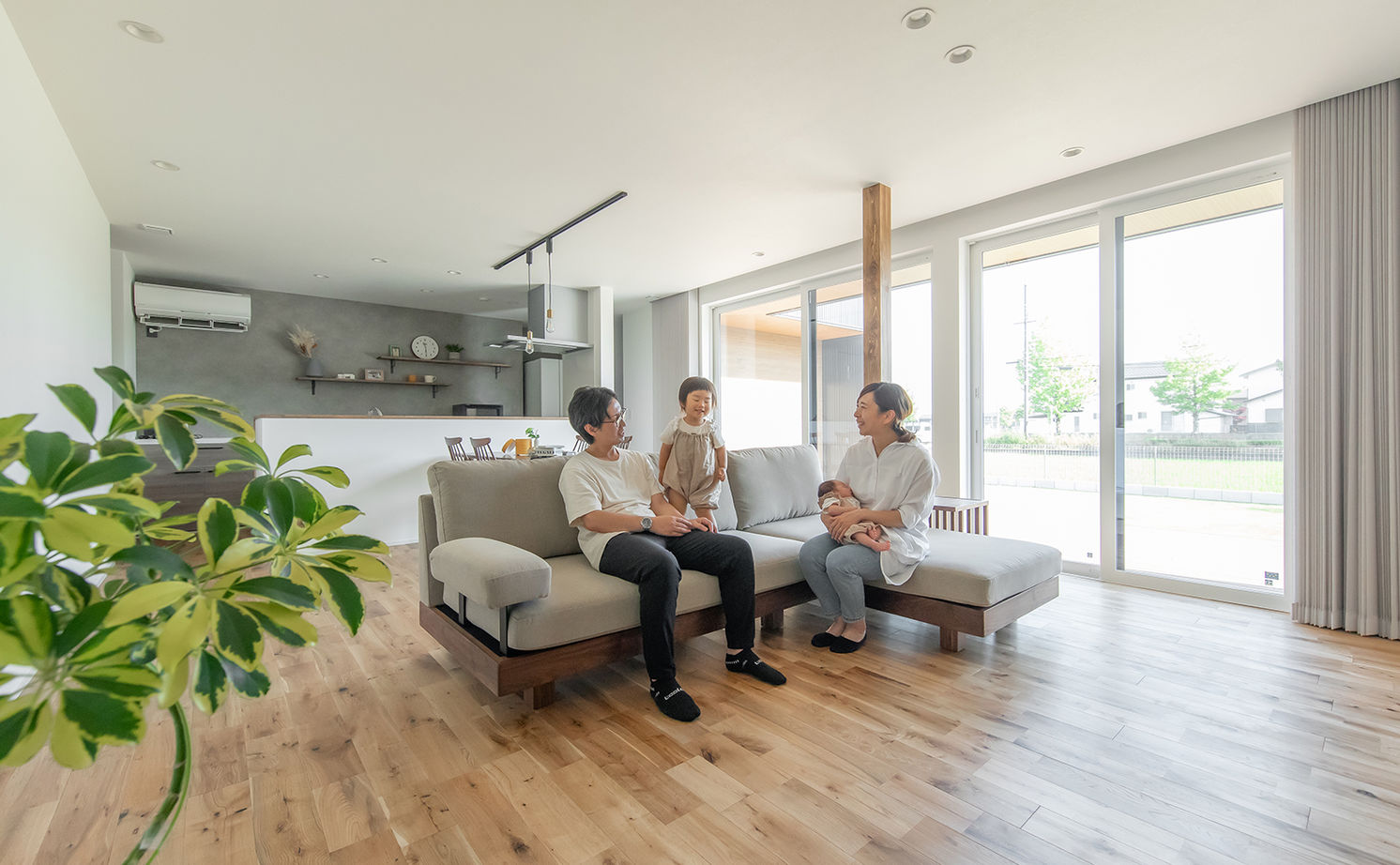 ルポハウス一級建築士事務所 【滋賀/平屋/2000万円台】ナチュラルな室内には遊び心あふれる書斎。異素材の外観が映えるL字型の平屋の建築実例画像3