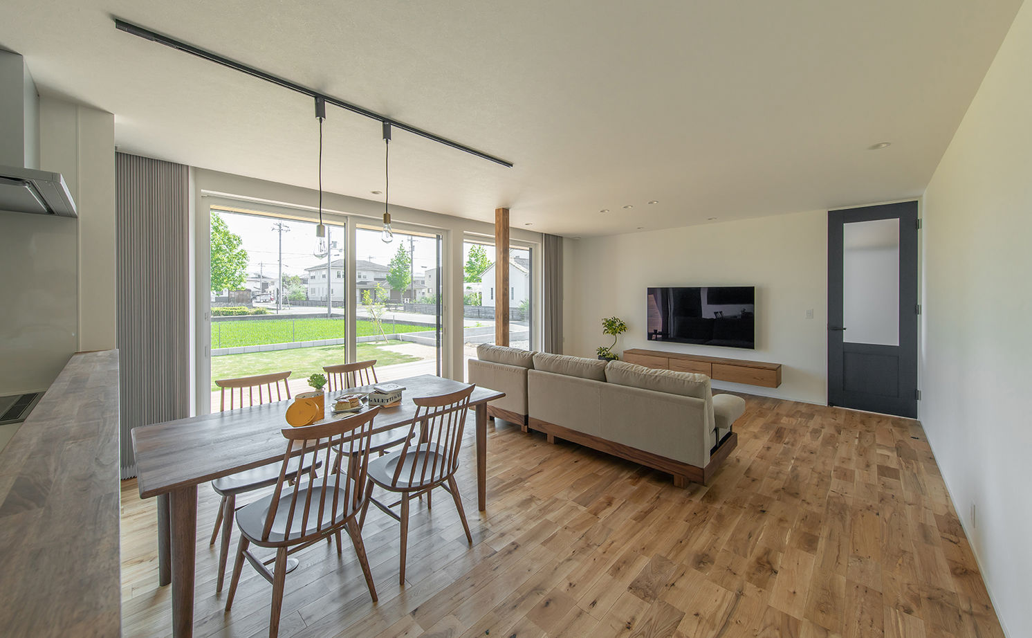 ルポハウス一級建築士事務所 【滋賀/平屋/2000万円台】ナチュラルな室内には遊び心あふれる書斎。異素材の外観が映えるL字型の平屋の建築実例画像4