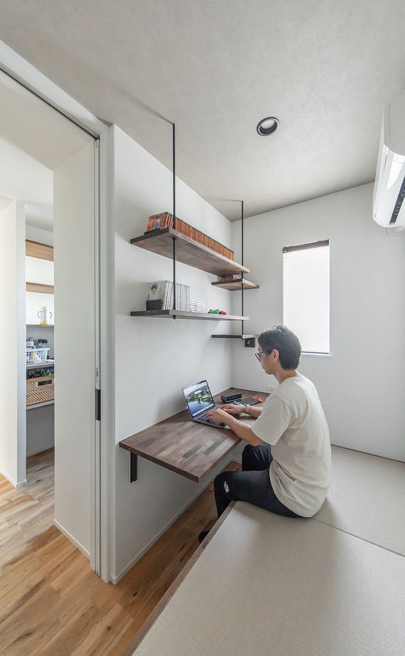 ルポハウス一級建築士事務所 【滋賀/平屋/2000万円台】ナチュラルな室内には遊び心あふれる書斎。異素材の外観が映えるL字型の平屋の建築実例画像11