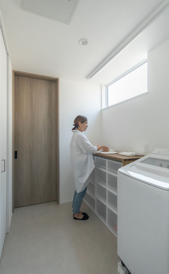 ルポハウス一級建築士事務所 【滋賀/平屋/2000万円台】ナチュラルな室内には遊び心あふれる書斎。異素材の外観が映えるL字型の平屋の建築実例画像13