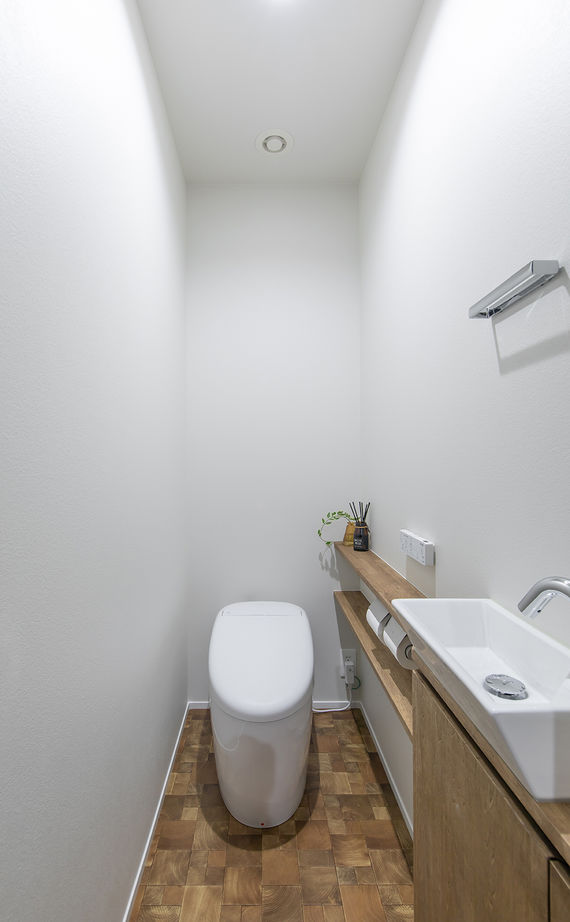 ルポハウス一級建築士事務所 【滋賀/平屋/2000万円台】ナチュラルな室内には遊び心あふれる書斎。異素材の外観が映えるL字型の平屋の建築実例画像14