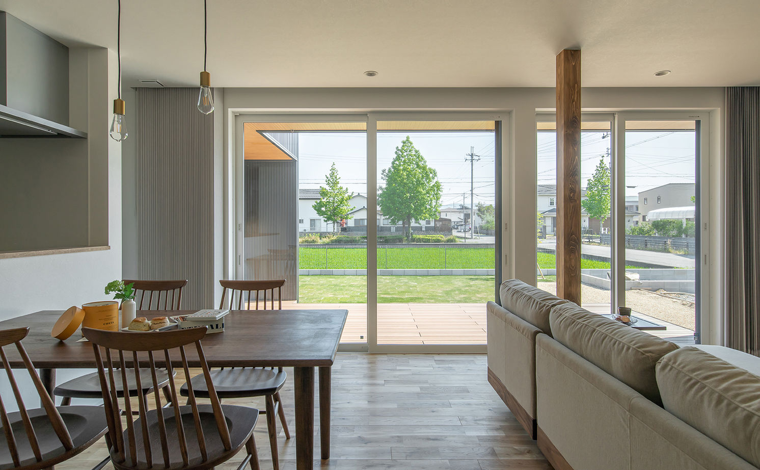 ルポハウス一級建築士事務所 【滋賀/平屋/2000万円台】ナチュラルな室内には遊び心あふれる書斎。異素材の外観が映えるL字型の平屋の建築実例画像15