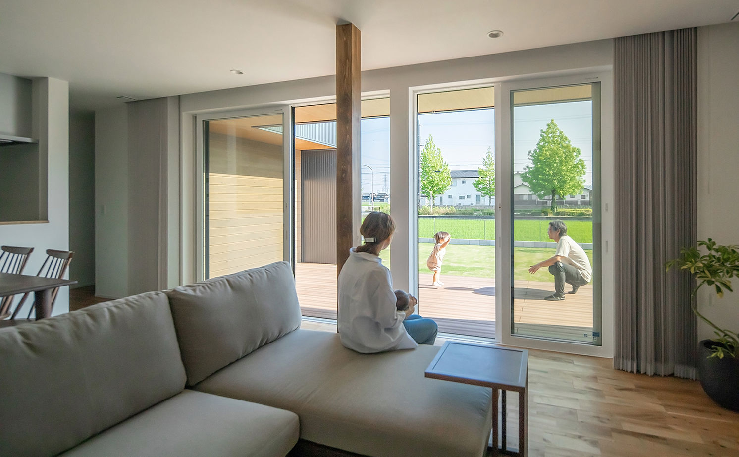 ルポハウス一級建築士事務所 【滋賀/平屋/2000万円台】ナチュラルな室内には遊び心あふれる書斎。異素材の外観が映えるL字型の平屋の建築実例画像16