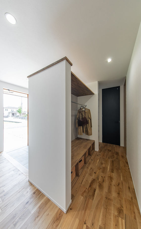 ルポハウス一級建築士事務所 【滋賀/平屋/2000万円台】ナチュラルな室内には遊び心あふれる書斎。異素材の外観が映えるL字型の平屋の建築実例画像17