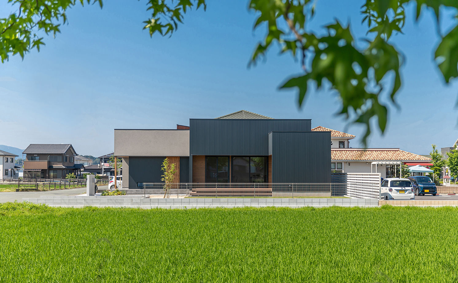 ルポハウス一級建築士事務所 【滋賀/平屋/2000万円台】ナチュラルな室内には遊び心あふれる書斎。異素材の外観が映えるL字型の平屋の建築実例画像18