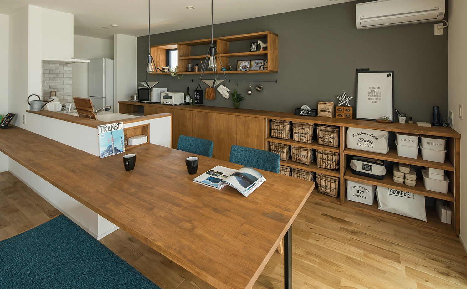 ルポハウス一級建築士事務所 【草津/2160万円】家族が集うオープンリビングの家。開放的な空間と見せる収納でカッコよく暮らすの建築実例画像3