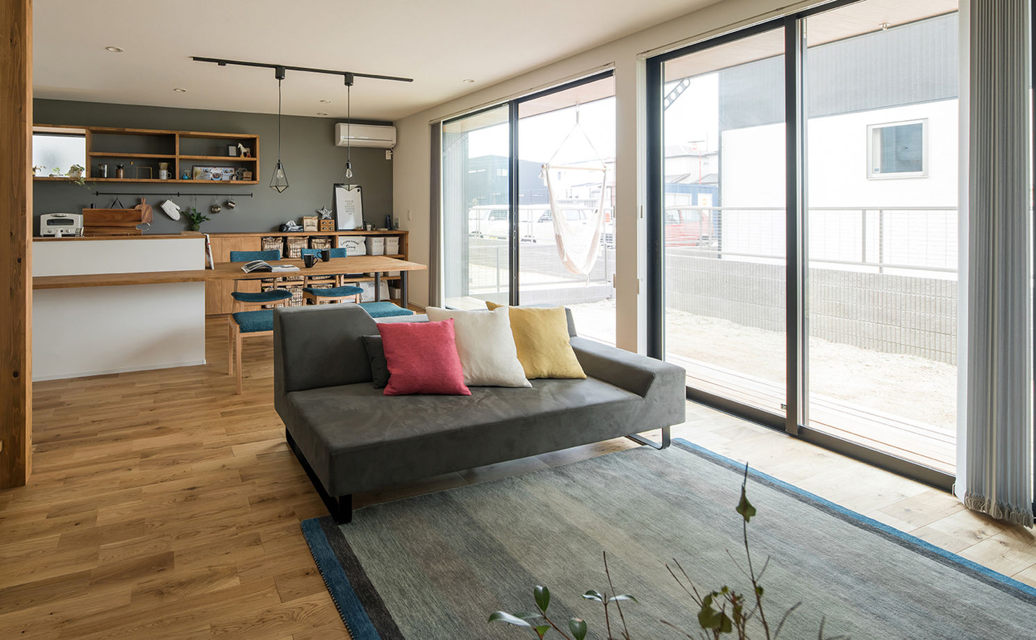 ルポハウス一級建築士事務所 【草津/2160万円】家族が集うオープンリビングの家。開放的な空間と見せる収納でカッコよく暮らすの建築実例画像12