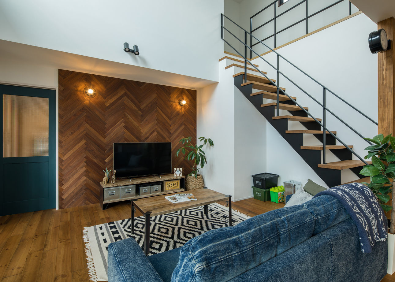 ルポハウス一級建築士事務所 【滋賀/2000万円台前半】クールな男前ガルバの家。開放感あるリビングの吹き抜けが特徴の建築実例画像4