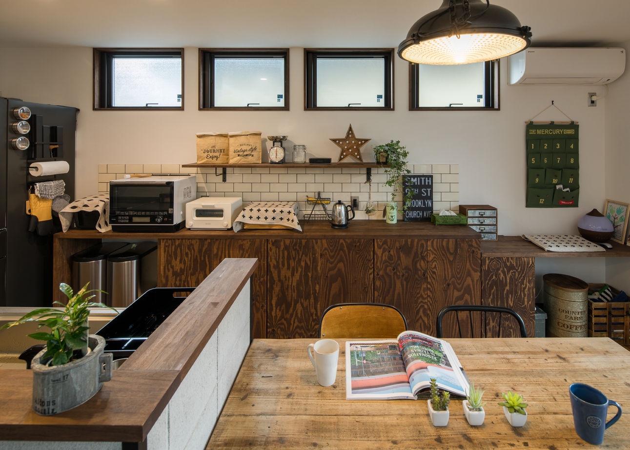 ルポハウス一級建築士事務所 【滋賀/2000万円台前半】クールな男前ガルバの家。開放感あるリビングの吹き抜けが特徴の建築実例画像5